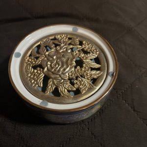 Thomas Kinkade churches of faith musical collection, music box